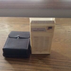 Realtone Six Transistor Radio with Case